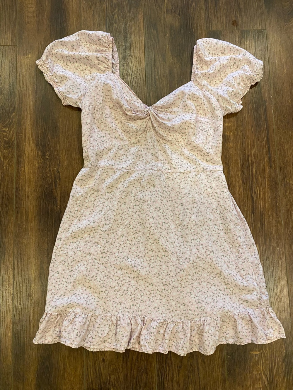 Pink floral mini dress with puff sleeves Hollister size large